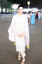 Shraddha Kapoor seen natural at the airport on 8 July 2023 (12)_64a94d0502953.jpg