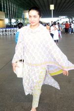 Shraddha Kapoor seen natural at the airport on 8 July 2023 (14)_64a94d086ab34.jpg