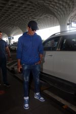 Sonu Sood seen at the airport on 10 July 2023 (6)_64ac09c3d99b2.JPG