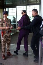 Deepika Padukone covered in Indigo seen at the airport on 11 July 2023 (2)_64ace43024c99.jpg