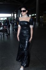 Urvashi Rautela dressed in Black seen at the airport on 13 July 2023 (12)_64afc46001113.JPG