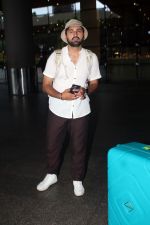 Siddharth Chandekar seen at the airport on 18 July 2023 (2)_64b694175917b.JPG