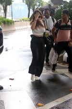 Malaika Arora seen at the airport on 22 July 2023 (2)_64bb8a69c30e5.JPG