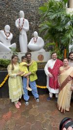 Neil Nitin Mukesh, Nishi Mukesh, Nitin Mukesh, Nurvi Neil Mukesh, Rukmini Sahay attend the 100th birth anniversary of Mukesh Ji paying Humble Tribute at Mukesh Chowk on 22 July 2023 (2)_64bbf96c49f31.jpeg