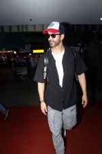 Aamir Ali seen at the airport on 24 July 2023 (11)_64be88f90d56b.JPG