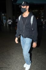 Ahan Shetty seen at the airport on 24 July 2023 (9)_64be8adc5c52a.JPG