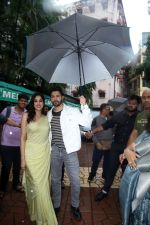 Janhvi Kapoor, Varun Dhawan at the National College for Bawaal movie promotion on 24 July 2023 (10)_64be8edbb4e8c.jpeg