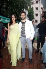 Janhvi Kapoor, Varun Dhawan at the National College for Bawaal movie promotion on 24 July 2023 (6)_64be8ed457755.jpeg