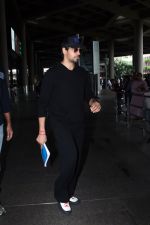 Sidharth Malhotra seen at the airport on 24 July 2023 (1)_64be9305390c0.JPG