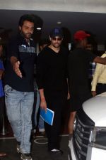 Sidharth Malhotra seen at the airport on 24 July 2023 (19)_64be932757631.jpg