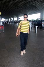 Sunidhi Chauhan seen at the airport on 25 July 2023 (11)_64bfcc7f6fe37.JPG
