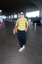 Sunidhi Chauhan seen at the airport on 25 July 2023 (8)_64bfcc78c2a0d.JPG