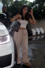 Janhvi Kapoor seen at the airport on 27 July 2023 (18)_64c23cd234d31.jpg