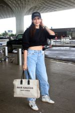 Karishma Tanna seen at the airport on 29 July 2023 (10)_64c4e46d88e91.JPG