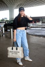 Karishma Tanna seen at the airport on 29 July 2023 (11)_64c4e46f524c0.JPG