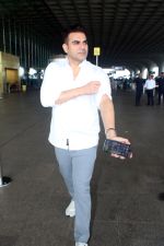 Arbaaz Khan seen at the airport on 30 July 2023 (13)_64c64047674ff.JPG