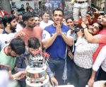 Sonu Sood celebrates his birthday with fans at his home on 30 July 2023 (10)_64c65c7abefa8.jpeg