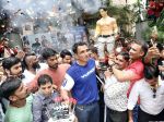Sonu Sood celebrates his birthday with fans at his home on 30 July 2023 (15)_64c65c7f42562.jpeg