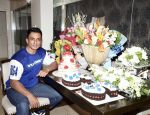 Sonu Sood celebrates his birthday with fans at his home on 30 July 2023 (17)_64c65c8103438.jpeg