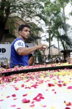 Sonu Sood celebrates his birthday with fans at his home on 30 July 2023 (19)_64c65c94685db.jpeg
