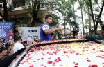 Sonu Sood celebrates his birthday with fans at his home on 30 July 2023 (5)_64c65c7743ed6.jpeg