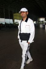 Sonu Nigam seen at the airport on 1 Aug 2023 (9)_64c8ec8f2e11c.JPG