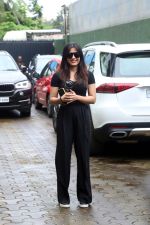 Rashmika Mandanna seen at the location in Versova on 2nd August 2023 (7)_64ca560969a6a.jpeg