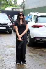 Rashmika Mandanna seen at the location in Versova on 2nd August 2023 (8)_64ca560cc3488.jpeg