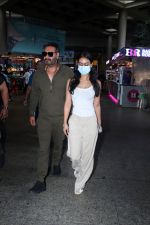 Ajay Devgn with daughter Nysa Devgan seen at the airport on 5th August 2023 (28)_64ce0729a4283.JPG