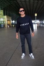 Sonu Sood seen at the airport on 5th August 2023 (5)_64ce088070872.JPG