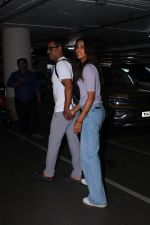 Abhishek Kapoor and Pragya Kapoor seen at the airport on 7th August 2023 (17)_64d0e97b4dc94.JPG