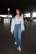 Karishma Tanna seen at the airport on 7th August 2023 (17)_64d0d4bf40985.JPG