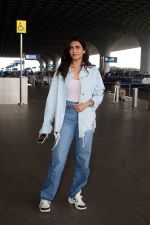 Karishma Tanna seen at the airport on 7th August 2023 (6)_64d0d4ada376b.JPG