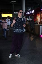 Vijay Varma Spotted At Airport on 8th August 2023 (7)_64d3472899049.JPG