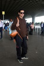 Vijay Varma spotted at airport departure on 9th August 2023 (5)_64d3c8fa549ad.JPG