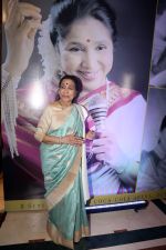 Asha Bhosle at the Press Conference for Asha@90 Live In Concert in Dubai on 8th August 2023 (24)_64d4f6e746050.jpeg