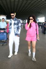 Angad Bedi and Saiyami Kher spotted at the Airport on 11th August 2023 (21)_64d744dcaeb10.JPG