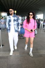 Angad Bedi and Saiyami Kher spotted at the Airport on 11th August 2023 (24)_64d744e797206.JPG