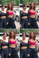Neha Sharma and Aisha Sharma Spotted Outside Gym in Bandra on 10th August 2023 (3)_64dc56806da40.jpg