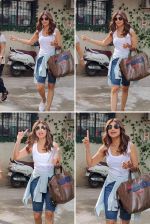 Shilpa Shetty Snapped Post Salon Session At Kromakay Juhu on 16th August 2023 (1)_64dcc7ac8511a.jpg
