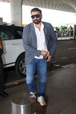 Sunny Deol Spotted At Airport Departure on 18th August 2023 (1)_64df31078c952.JPG