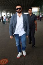 Sunny Deol Spotted At Airport Departure on 18th August 2023 (19)_64df313f25fd8.JPG