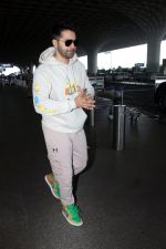 Varun Dhawan Spotted At Airport Departure on 18th August 2023 (15)_64def90cb1bd9.JPG