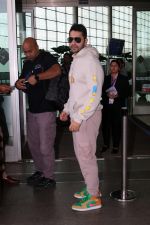 Varun Dhawan Spotted At Airport Departure on 18th August 2023 (25)_64def937d057b.JPG