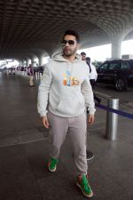 Varun Dhawan Spotted At Airport Departure on 18th August 2023 (30)_64def8b651271.jpg