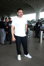 Arbaaz Khan Spotted At Airport  Departure on 19th August 2023 (9)_64e06ed38f08b.JPG