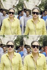 Kareena Kapoor spotted at La Loca Maria Restaurant in Bandra on 20th August 2023 (7)_64e236548b005.jpg