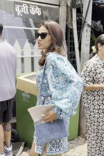 Mira Rajput Snapped at Cafe In Bandra on 20th August 2023 (5)_64e22a63721ee.jpg