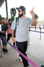 Vicky Kaushal spotted at airport departure on 20th August 2023 (27)_64e1c66b623d0.JPG