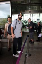 Vicky Kaushal spotted at airport departure on 20th August 2023 (31)_64e1c672992f5.JPG